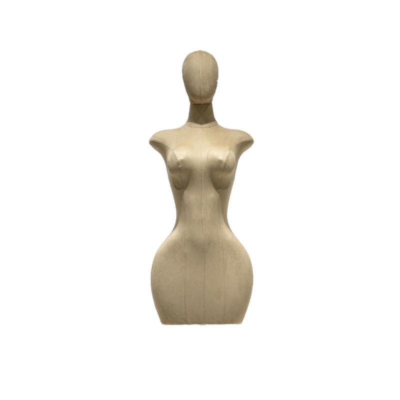 Mezzo modello femminile grassottello del corpo usato per l'esposizione del corpo dell'abbigliamento con la curva naturale del corpo per l'esposizione del deposito