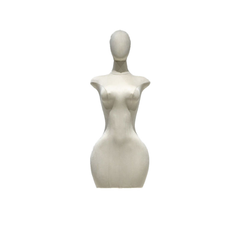 Mezzo modello femminile grassottello del corpo usato per l'esposizione del corpo dell'abbigliamento con la curva naturale del corpo per l'esposizione del deposito